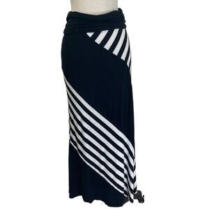 Black white stripe knit maxi skirt by Monteau ladies medium stretch knit pull on